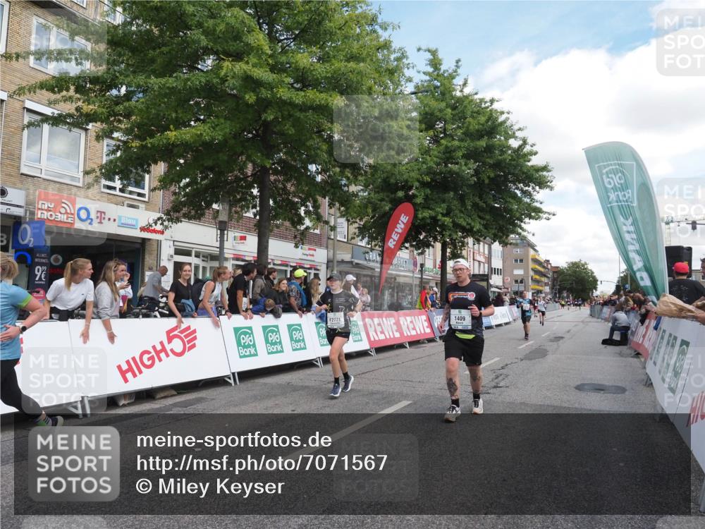 15.09.2024 - PSD Bank Halbmarathon Miley Keyser http://msf.ph/oto/7071567 15.09.2024 12:25:07 Ziel 793, 1409, 2255, 2336, 2771, 3101, 3298 meine-sportfotos.de