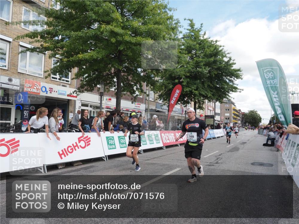 15.09.2024 - PSD Bank Halbmarathon Miley Keyser http://msf.ph/oto/7071576 15.09.2024 12:25:07 Ziel 793, 1409, 2255, 2336, 2771, 3101, 3298 meine-sportfotos.de