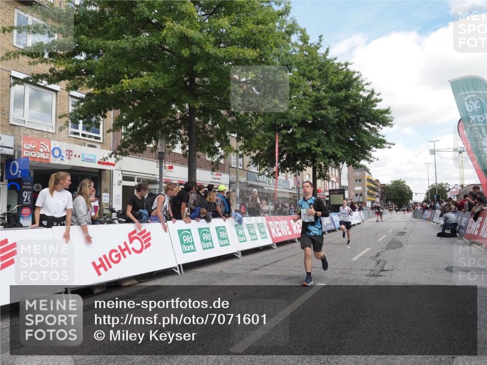 15.09.2024 - PSD Bank Halbmarathon Miley Keyser http://msf.ph/oto/7071601 15.09.2024 12:25:11 Ziel 1409, 2255, 2336, 2771, 3101, 3298 meine-sportfotos.de