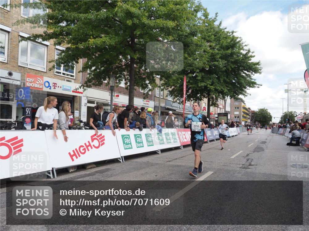 15.09.2024 - PSD Bank Halbmarathon Miley Keyser http://msf.ph/oto/7071609 15.09.2024 12:25:11 Ziel 1409, 2255, 2336, 2771, 3101, 3298 meine-sportfotos.de