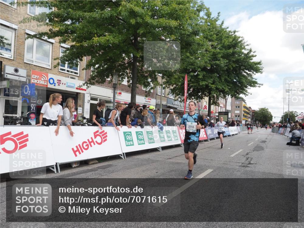 15.09.2024 - PSD Bank Halbmarathon Miley Keyser http://msf.ph/oto/7071615 15.09.2024 12:25:11 Ziel 1409, 2255, 2336, 2771, 3101, 3298 meine-sportfotos.de