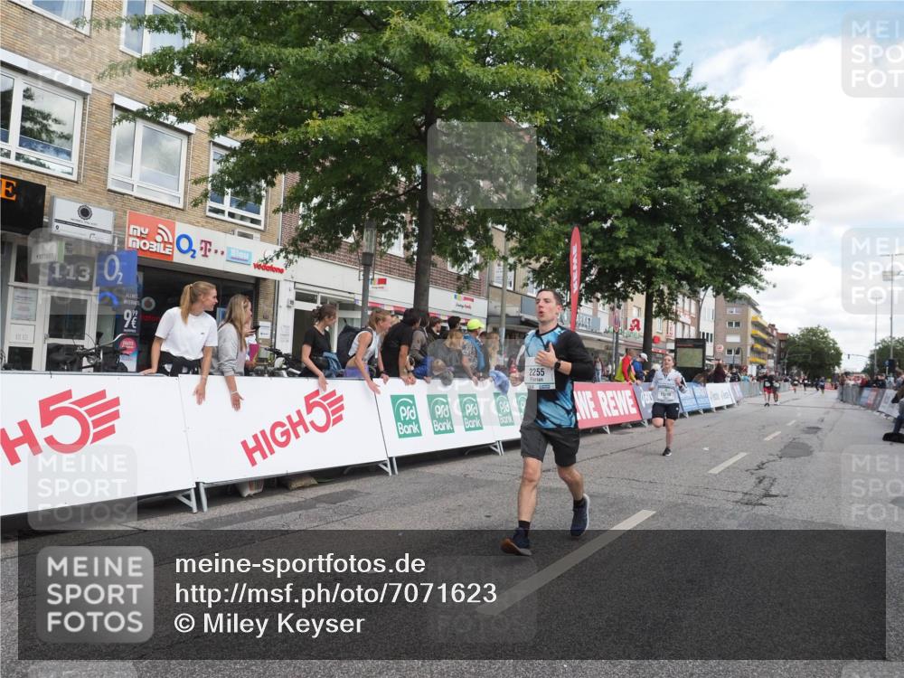 15.09.2024 - PSD Bank Halbmarathon Miley Keyser http://msf.ph/oto/7071623 15.09.2024 12:25:11 Ziel 1409, 2255, 2336, 2771, 3101, 3298 meine-sportfotos.de
