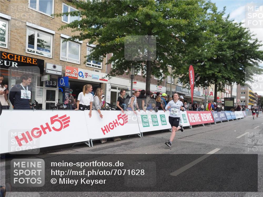 15.09.2024 - PSD Bank Halbmarathon Miley Keyser http://msf.ph/oto/7071628 15.09.2024 12:25:13 Ziel 1409, 2255, 2267, 2336, 2771, 3101, 3298 meine-sportfotos.de