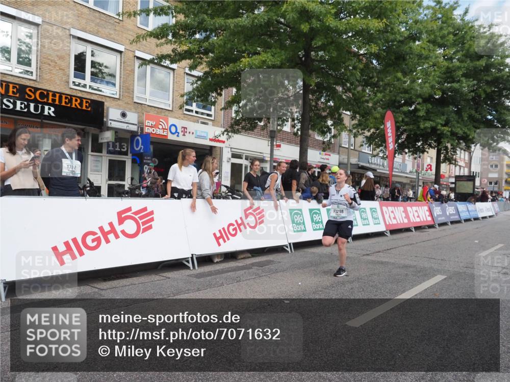 15.09.2024 - PSD Bank Halbmarathon Miley Keyser http://msf.ph/oto/7071632 15.09.2024 12:25:13 Ziel 1409, 2255, 2267, 2336, 2771, 3101, 3298 meine-sportfotos.de