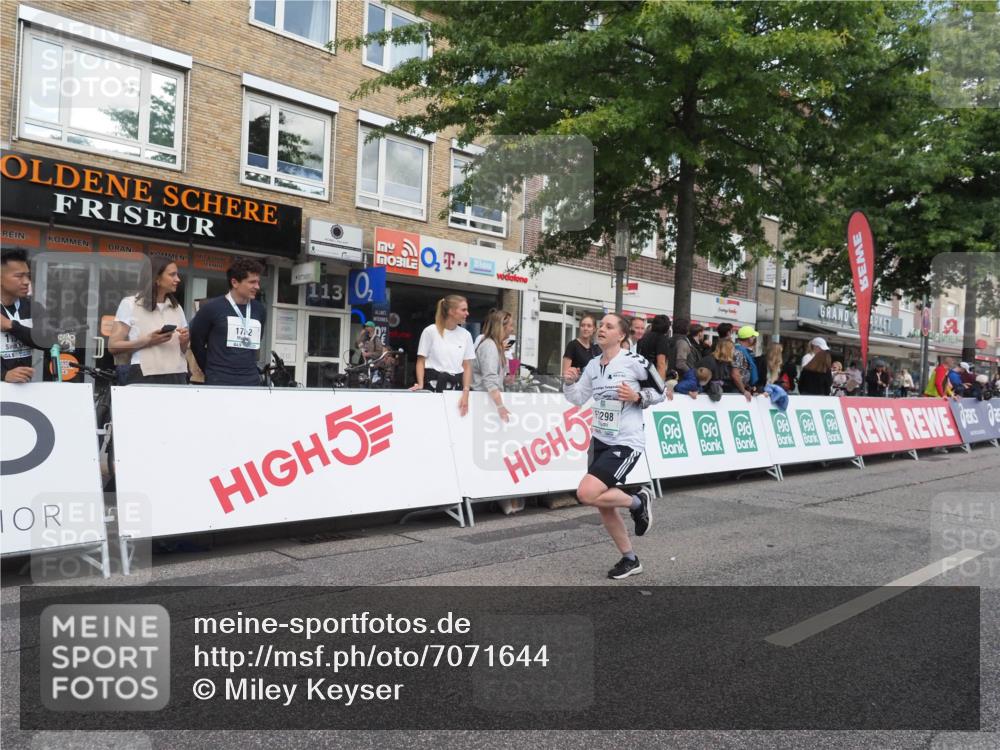15.09.2024 - PSD Bank Halbmarathon Miley Keyser http://msf.ph/oto/7071644 15.09.2024 12:25:13 Ziel 1409, 2255, 2267, 2336, 2771, 3101, 3298 meine-sportfotos.de