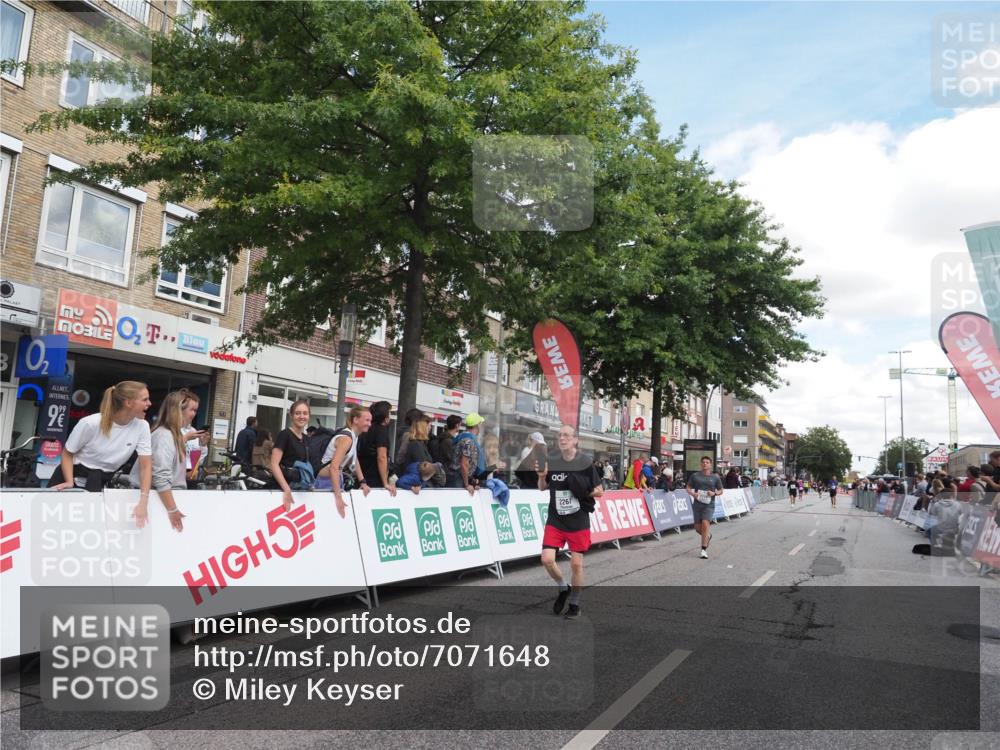 15.09.2024 - PSD Bank Halbmarathon Miley Keyser http://msf.ph/oto/7071648 15.09.2024 12:25:21 Ziel 2239, 2255, 2267, 3298 meine-sportfotos.de