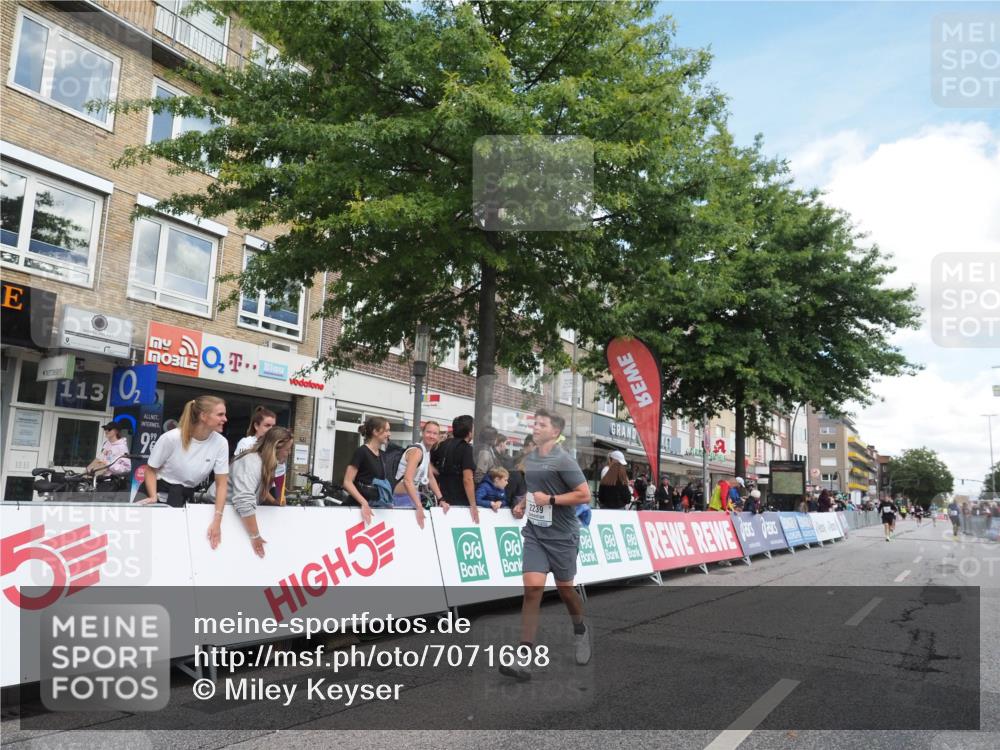 15.09.2024 - PSD Bank Halbmarathon Miley Keyser http://msf.ph/oto/7071698 15.09.2024 12:25:25 Ziel 2239, 2267, 2442 meine-sportfotos.de