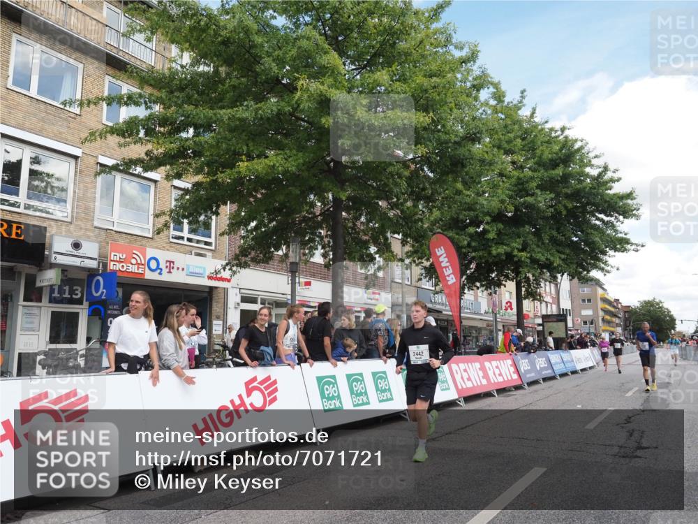 15.09.2024 - PSD Bank Halbmarathon Miley Keyser http://msf.ph/oto/7071721 15.09.2024 12:25:34 Ziel 1841, 2239, 2250, 2267, 2386, 2442, 3283 meine-sportfotos.de