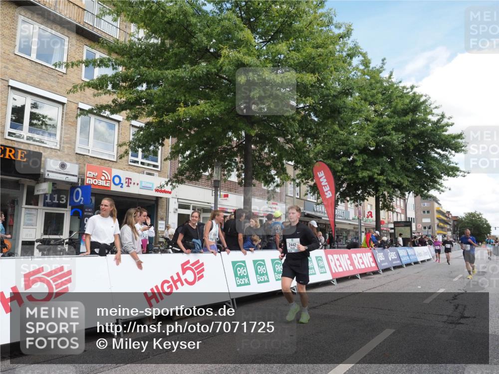 15.09.2024 - PSD Bank Halbmarathon Miley Keyser http://msf.ph/oto/7071725 15.09.2024 12:25:34 Ziel 1841, 2239, 2250, 2267, 2386, 2442, 3283 meine-sportfotos.de