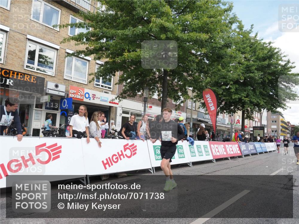 15.09.2024 - PSD Bank Halbmarathon Miley Keyser http://msf.ph/oto/7071738 15.09.2024 12:25:34 Ziel 1841, 2239, 2250, 2267, 2386, 2442, 3283 meine-sportfotos.de