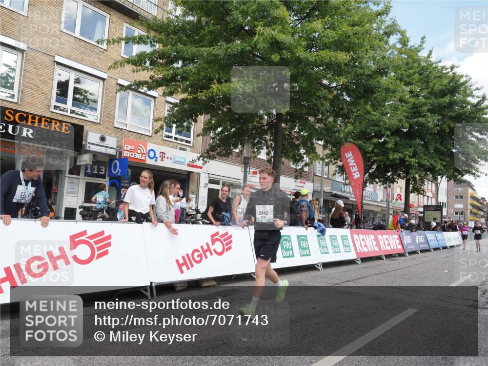 15.09.2024 - PSD Bank Halbmarathon Miley Keyser http://msf.ph/oto/7071743 15.09.2024 12:25:34 Ziel 1841, 2239, 2250, 2267, 2386, 2442, 3283 meine-sportfotos.de