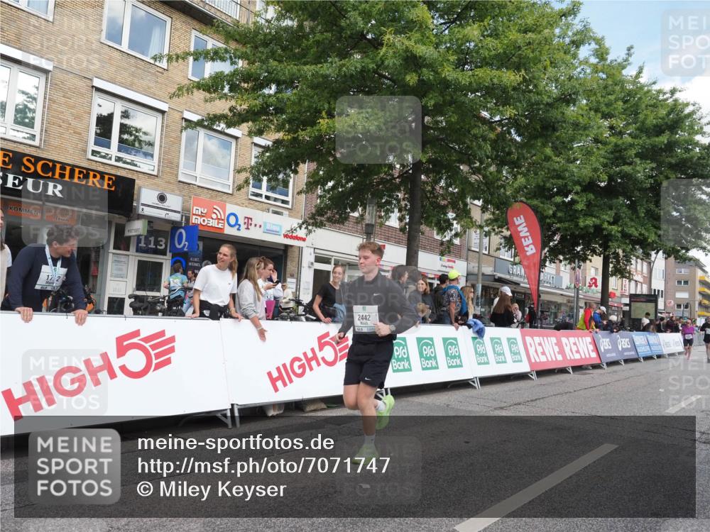 15.09.2024 - PSD Bank Halbmarathon Miley Keyser http://msf.ph/oto/7071747 15.09.2024 12:25:34 Ziel 1841, 2239, 2250, 2267, 2386, 2442, 3283 meine-sportfotos.de