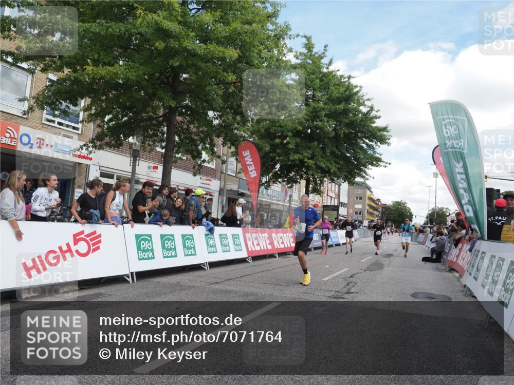 15.09.2024 - PSD Bank Halbmarathon Miley Keyser http://msf.ph/oto/7071764 15.09.2024 12:25:37 Ziel 1841, 2239, 2250, 2386, 2442, 3283 meine-sportfotos.de