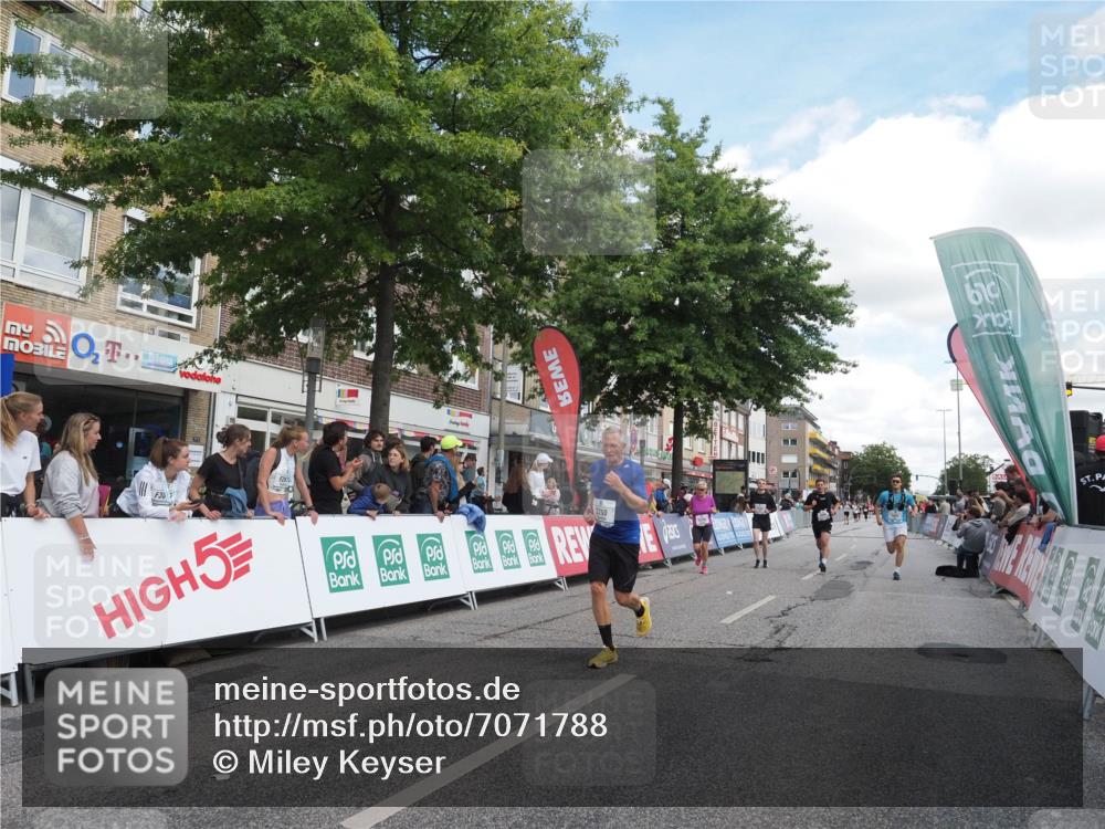 15.09.2024 - PSD Bank Halbmarathon Miley Keyser http://msf.ph/oto/7071788 15.09.2024 12:25:38 Ziel 1153, 1841, 2239, 2250, 2386, 2442, 3283 meine-sportfotos.de