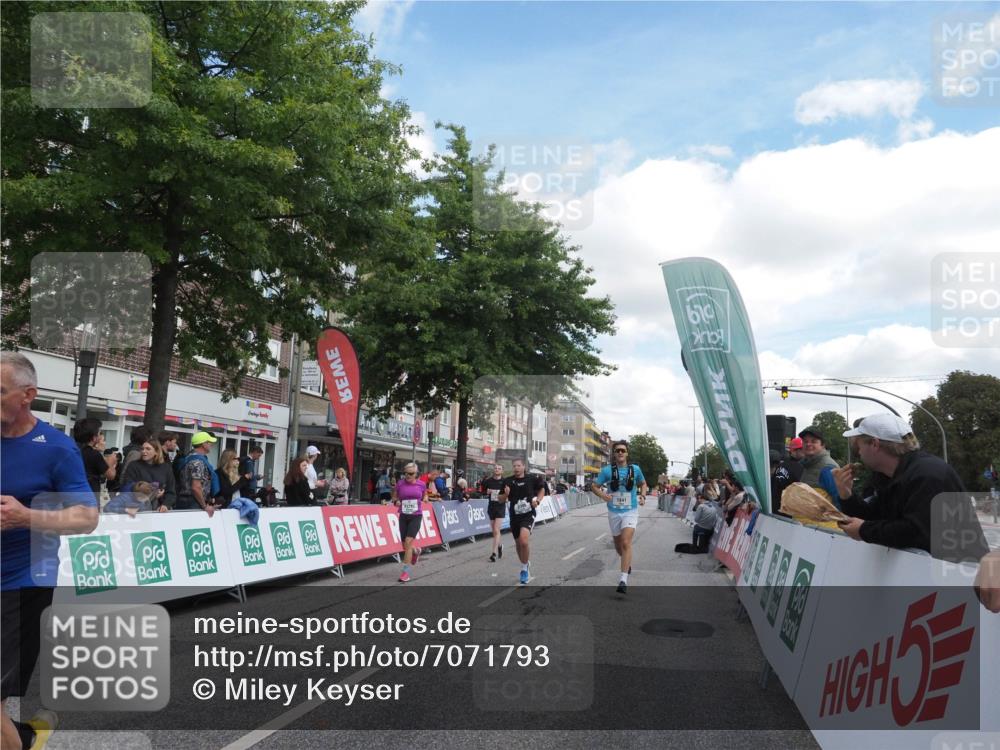 15.09.2024 - PSD Bank Halbmarathon Miley Keyser http://msf.ph/oto/7071793 15.09.2024 12:25:39 Ziel 1153, 1841, 2239, 2250, 2386, 2442, 3283 meine-sportfotos.de
