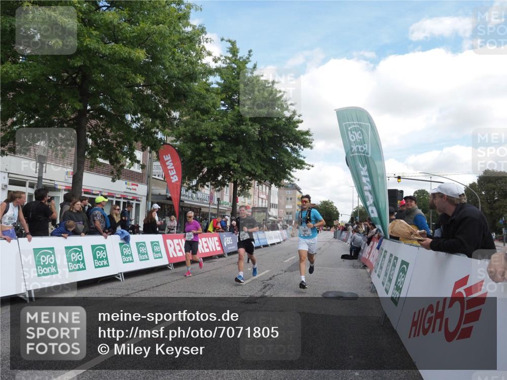 15.09.2024 - PSD Bank Halbmarathon Miley Keyser http://msf.ph/oto/7071805 15.09.2024 12:25:39 Ziel 1153, 1841, 2239, 2250, 2386, 2442, 3283 meine-sportfotos.de