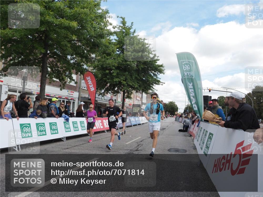 15.09.2024 - PSD Bank Halbmarathon Miley Keyser http://msf.ph/oto/7071814 15.09.2024 12:25:40 Ziel 1153, 1841, 2239, 2250, 2386, 2442, 3283 meine-sportfotos.de