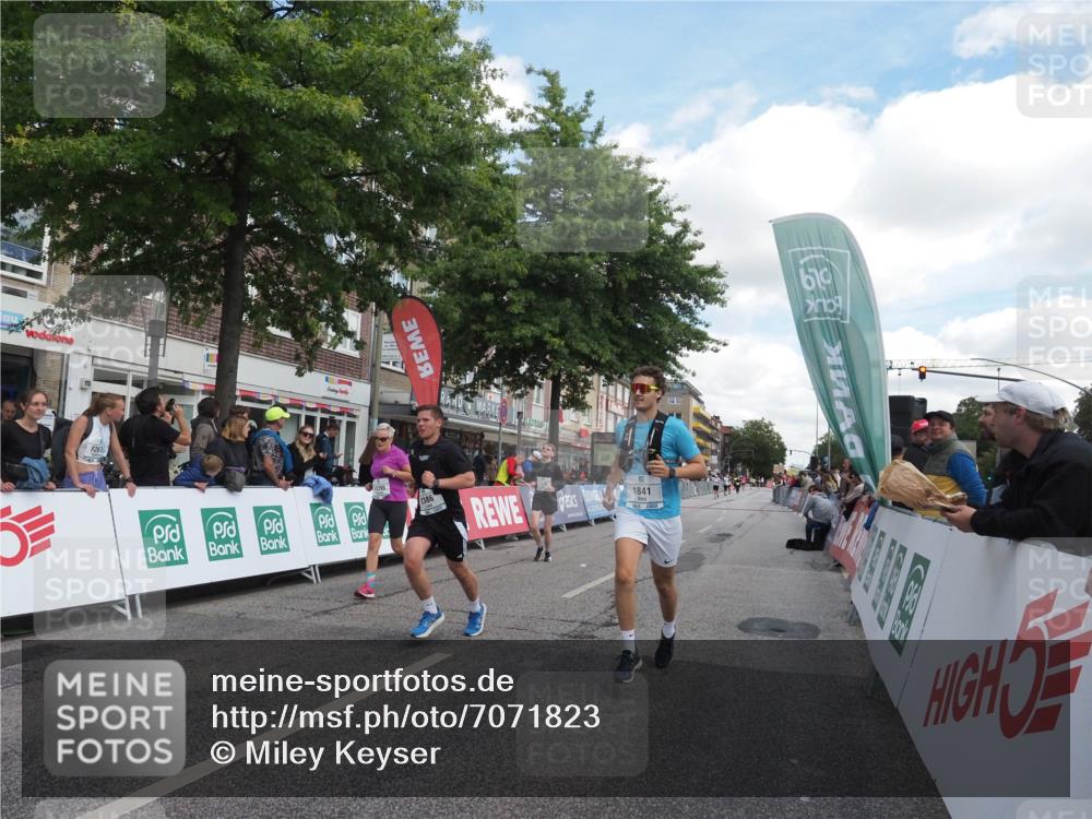15.09.2024 - PSD Bank Halbmarathon Miley Keyser http://msf.ph/oto/7071823 15.09.2024 12:25:40 Ziel 1153, 1841, 2239, 2250, 2386, 2442, 3283 meine-sportfotos.de