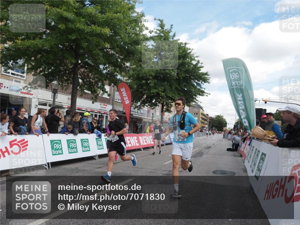15.09.2024 - PSD Bank Halbmarathon Miley Keyser http://msf.ph/oto/7071830 15.09.2024 12:25:40 Ziel 1153, 1841, 2239, 2250, 2386, 2442, 3283 meine-sportfotos.de