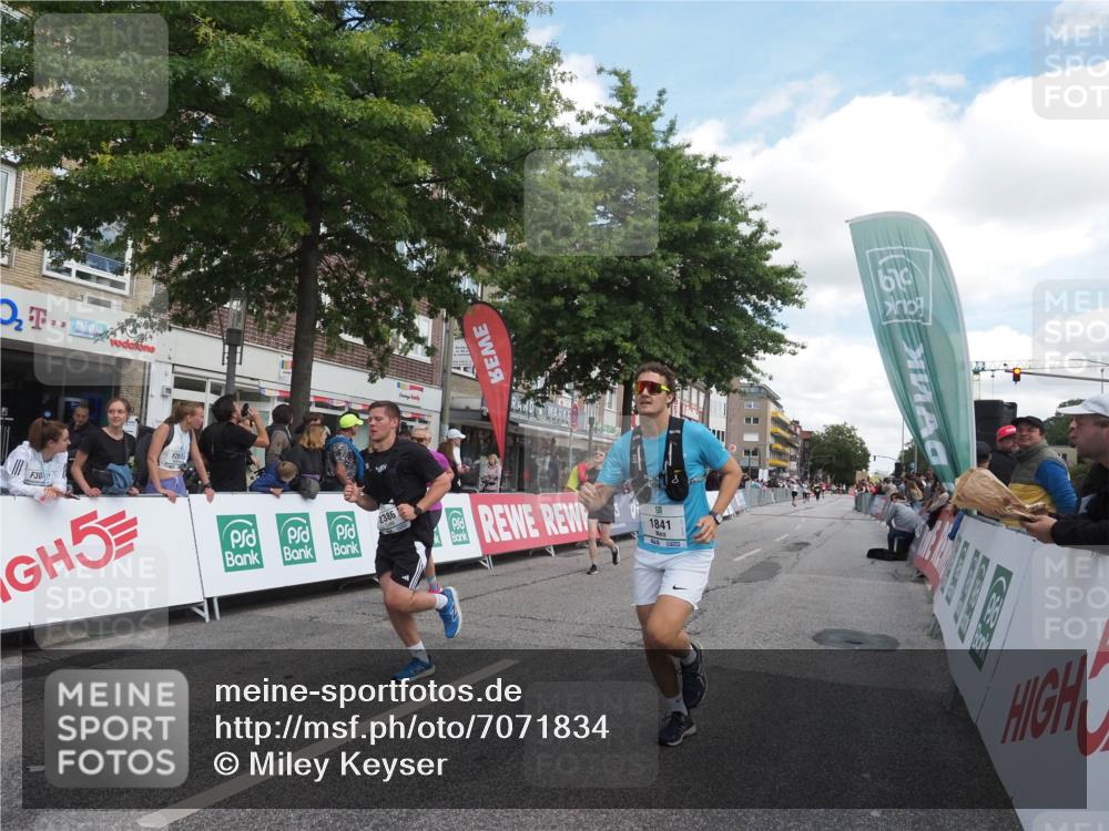 15.09.2024 - PSD Bank Halbmarathon Miley Keyser http://msf.ph/oto/7071834 15.09.2024 12:25:40 Ziel 1153, 1841, 2239, 2250, 2386, 2442, 3283 meine-sportfotos.de