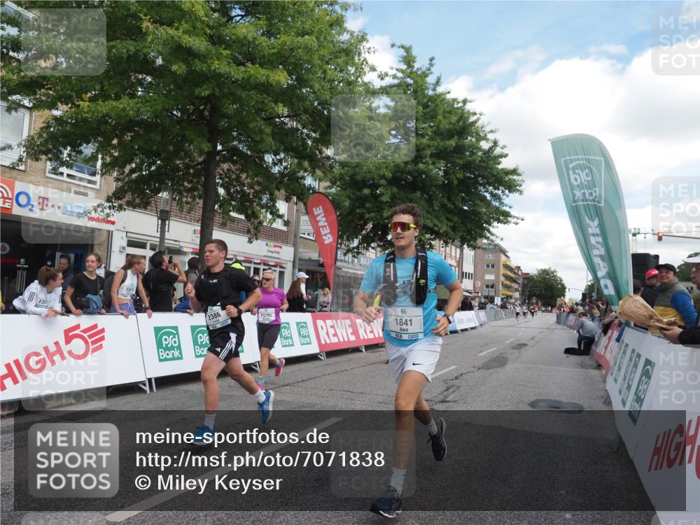 15.09.2024 - PSD Bank Halbmarathon Miley Keyser http://msf.ph/oto/7071838 15.09.2024 12:25:40 Ziel 1153, 1841, 2239, 2250, 2386, 2442, 3283 meine-sportfotos.de