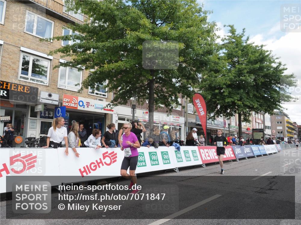 15.09.2024 - PSD Bank Halbmarathon Miley Keyser http://msf.ph/oto/7071847 15.09.2024 12:25:41 Ziel 1153, 1841, 2239, 2250, 2386, 2442, 3283 meine-sportfotos.de