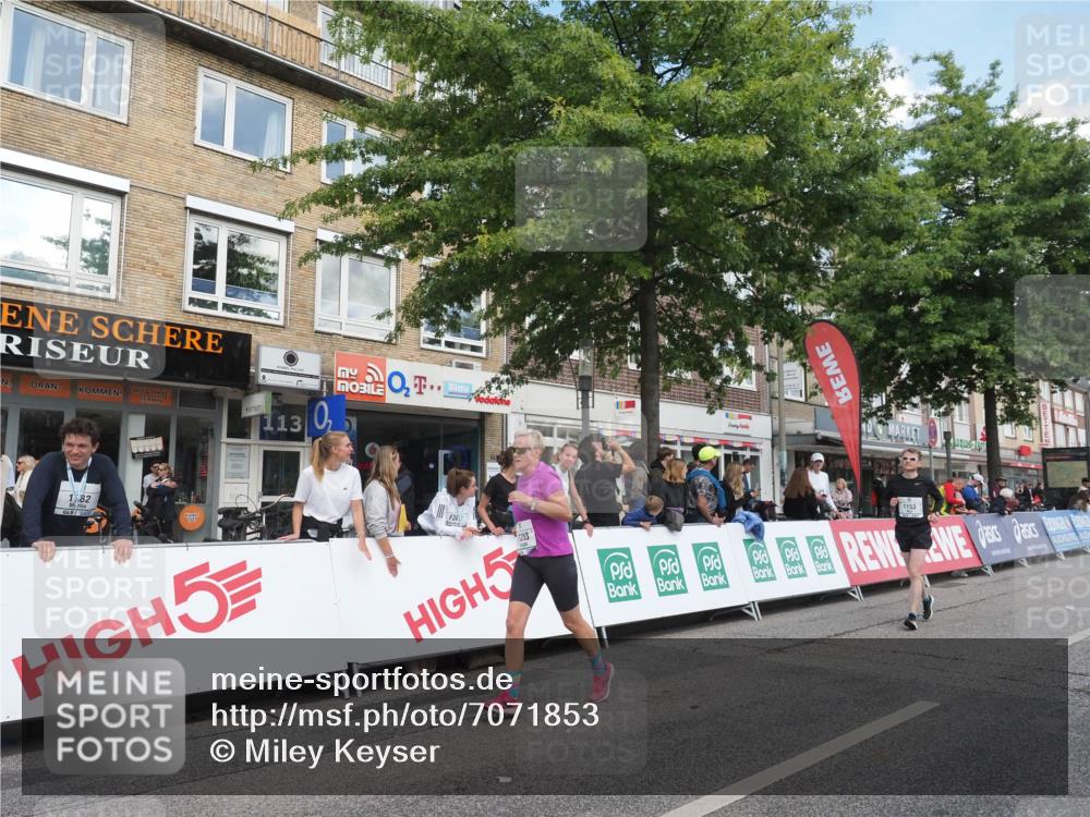 15.09.2024 - PSD Bank Halbmarathon Miley Keyser http://msf.ph/oto/7071853 15.09.2024 12:25:41 Ziel 1153, 1841, 2239, 2250, 2386, 2442, 3283 meine-sportfotos.de