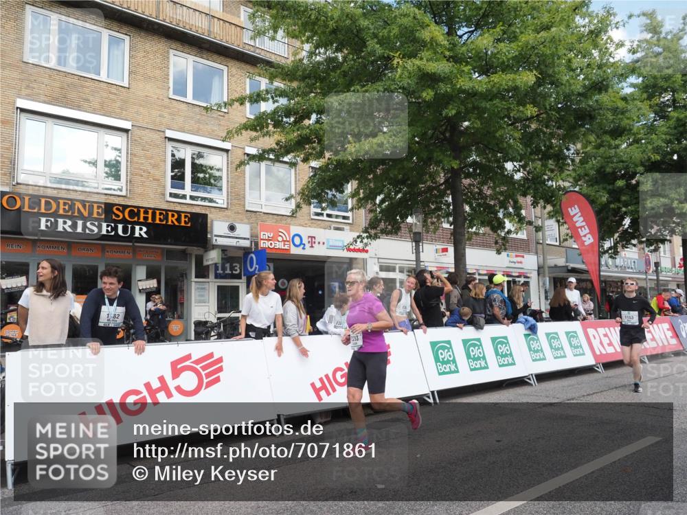 15.09.2024 - PSD Bank Halbmarathon Miley Keyser http://msf.ph/oto/7071861 15.09.2024 12:25:41 Ziel 1153, 1841, 2239, 2250, 2386, 2442, 3283 meine-sportfotos.de