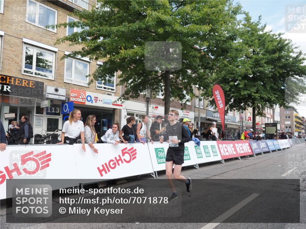 15.09.2024 - PSD Bank Halbmarathon Miley Keyser http://msf.ph/oto/7071878 15.09.2024 12:25:43 Ziel 1153, 1841, 2250, 2386, 2442, 3283 meine-sportfotos.de