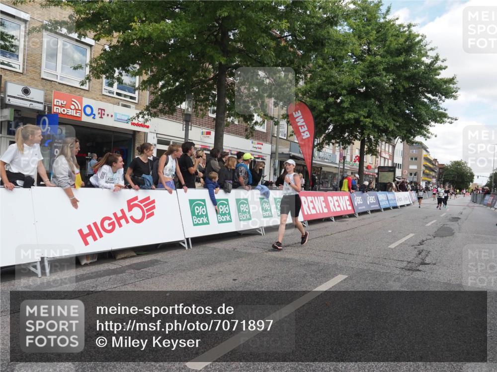 15.09.2024 - PSD Bank Halbmarathon Miley Keyser http://msf.ph/oto/7071897 15.09.2024 12:25:56 Ziel 1153, 3239, 3286 meine-sportfotos.de
