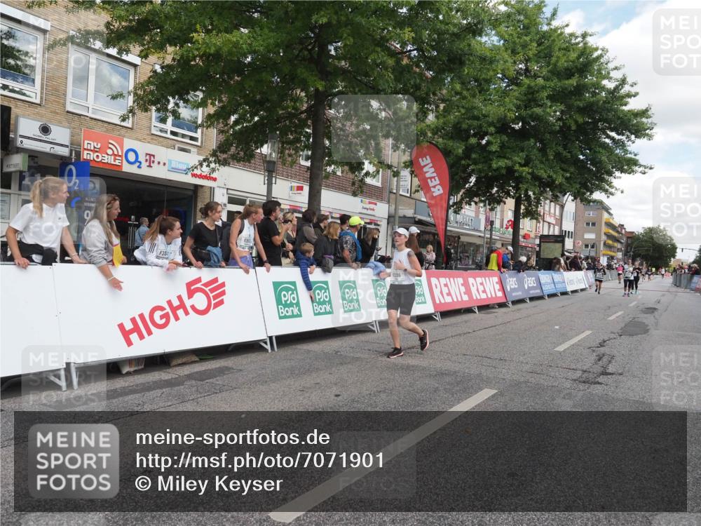 15.09.2024 - PSD Bank Halbmarathon Miley Keyser http://msf.ph/oto/7071901 15.09.2024 12:25:56 Ziel 1153, 3239, 3286 meine-sportfotos.de