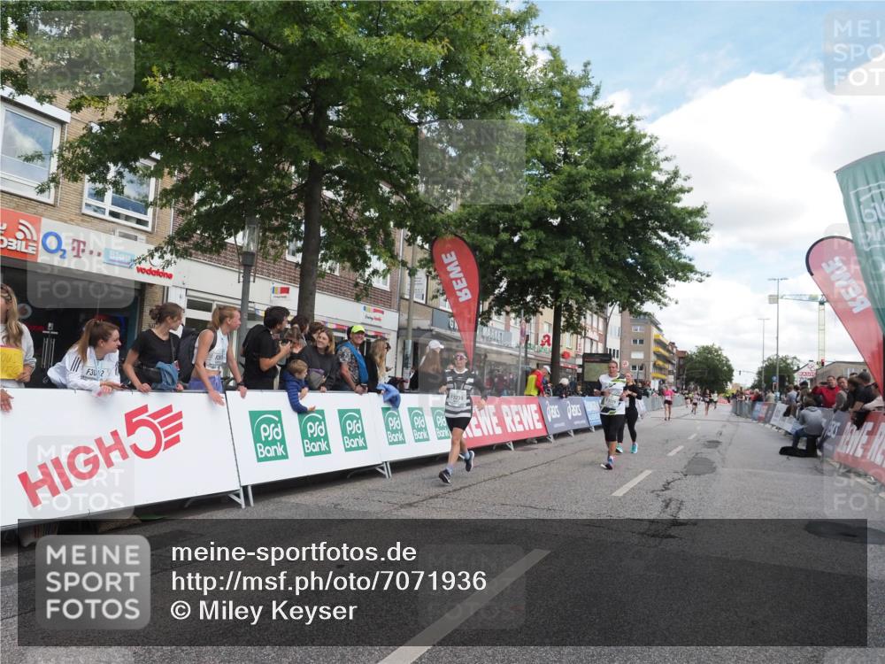 15.09.2024 - PSD Bank Halbmarathon Miley Keyser http://msf.ph/oto/7071936 15.09.2024 12:26:02 Ziel 3226, 3239, 3281, 3286 meine-sportfotos.de