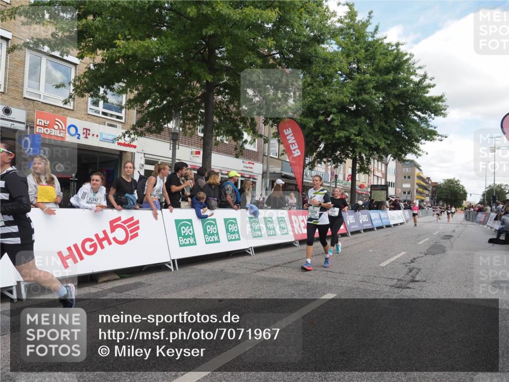 15.09.2024 - PSD Bank Halbmarathon Miley Keyser http://msf.ph/oto/7071967 15.09.2024 12:26:04 Ziel 3226, 3239, 3281, 3286, 3413 meine-sportfotos.de