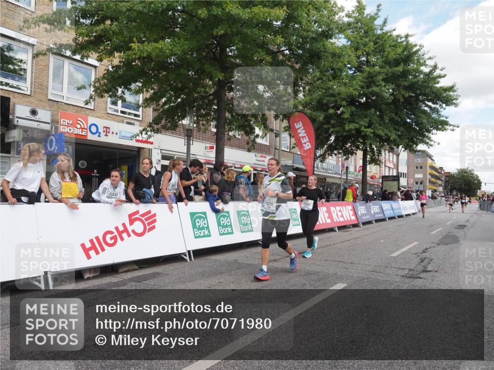 15.09.2024 - PSD Bank Halbmarathon Miley Keyser http://msf.ph/oto/7071980 15.09.2024 12:26:04 Ziel 3226, 3239, 3281, 3286, 3413 meine-sportfotos.de