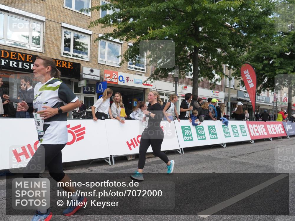 15.09.2024 - PSD Bank Halbmarathon Miley Keyser http://msf.ph/oto/7072000 15.09.2024 12:26:06 Ziel 3156, 3157, 3226, 3239, 3281, 3286, 3413 meine-sportfotos.de