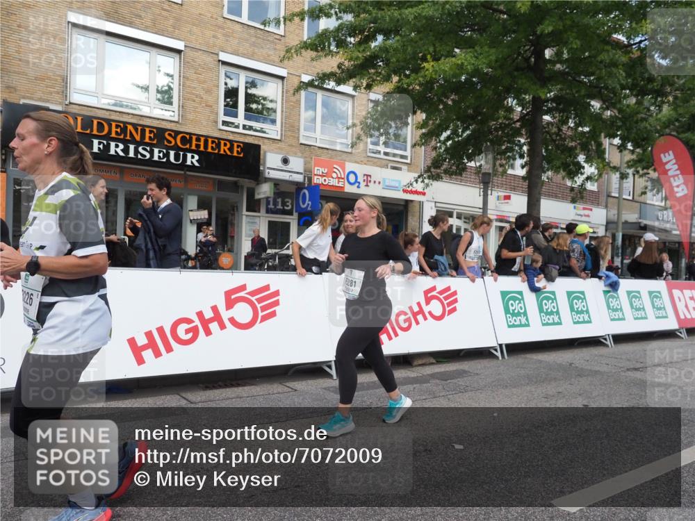 15.09.2024 - PSD Bank Halbmarathon Miley Keyser http://msf.ph/oto/7072009 15.09.2024 12:26:06 Ziel 3156, 3157, 3226, 3239, 3281, 3286, 3413 meine-sportfotos.de