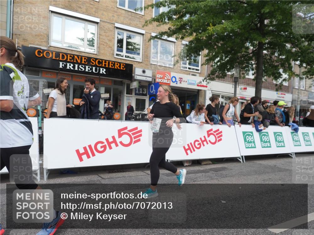 15.09.2024 - PSD Bank Halbmarathon Miley Keyser http://msf.ph/oto/7072013 15.09.2024 12:26:06 Ziel 3156, 3157, 3226, 3239, 3281, 3286, 3413 meine-sportfotos.de