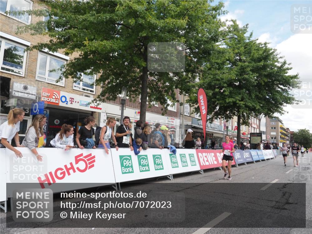 15.09.2024 - PSD Bank Halbmarathon Miley Keyser http://msf.ph/oto/7072023 15.09.2024 12:26:10 Ziel 3156, 3157, 3226, 3239, 3281, 3342, 3413 meine-sportfotos.de