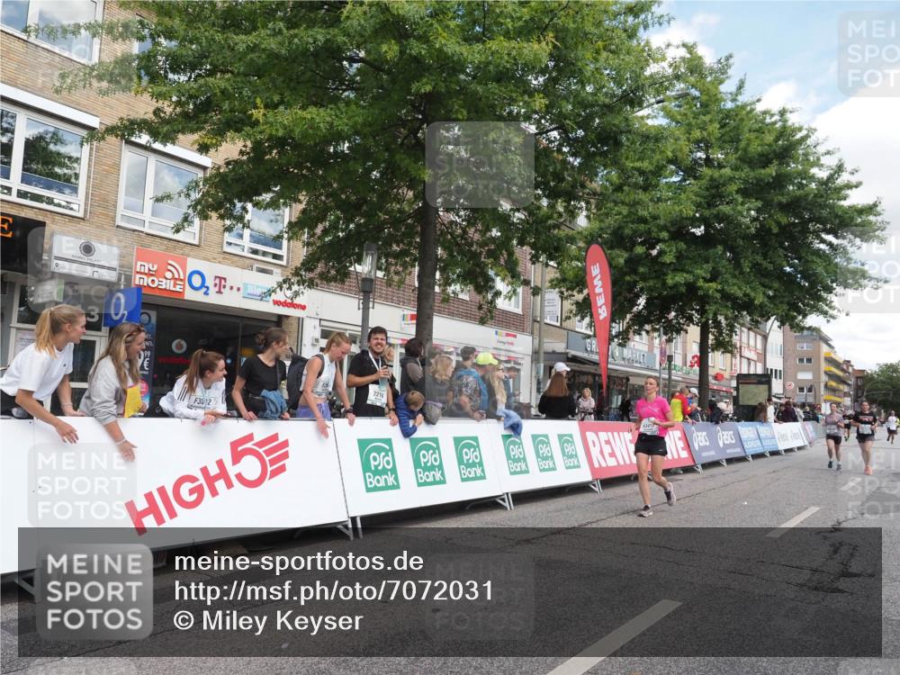 15.09.2024 - PSD Bank Halbmarathon Miley Keyser http://msf.ph/oto/7072031 15.09.2024 12:26:10 Ziel 3156, 3157, 3226, 3239, 3281, 3342, 3413 meine-sportfotos.de