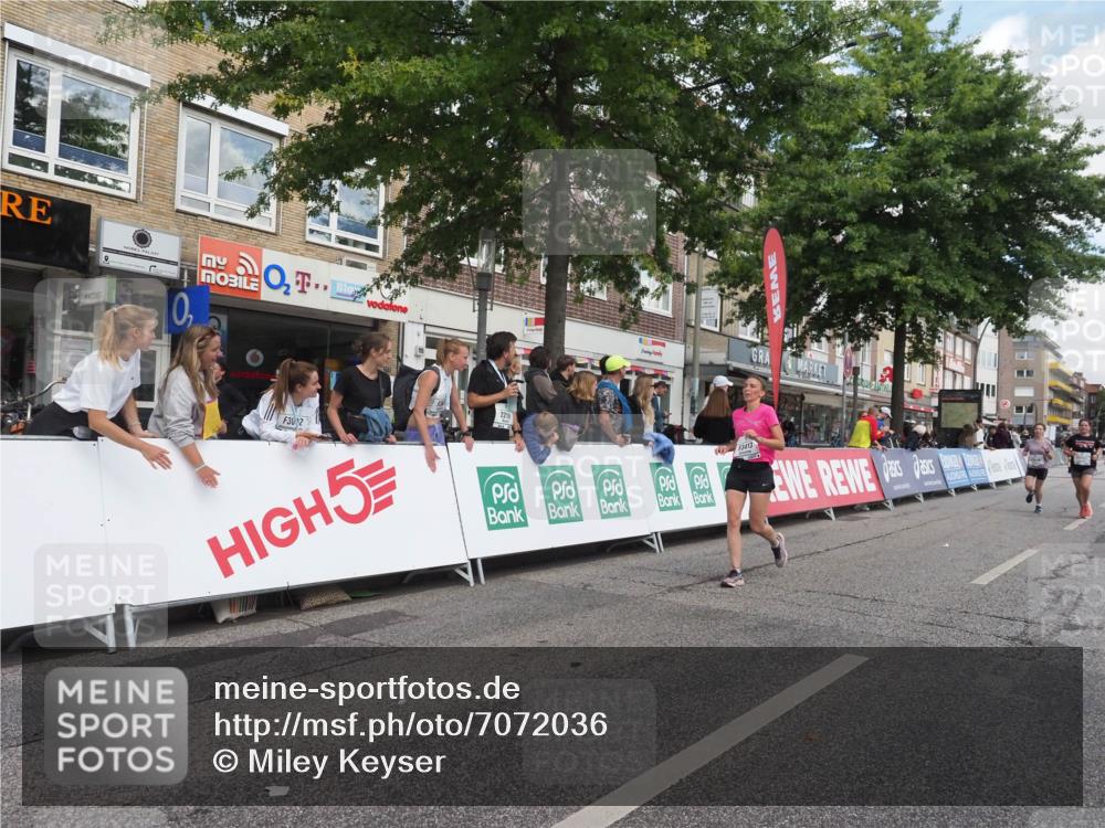 15.09.2024 - PSD Bank Halbmarathon Miley Keyser http://msf.ph/oto/7072036 15.09.2024 12:26:11 Ziel 3086, 3156, 3157, 3226, 3239, 3281, 3342, 3413 meine-sportfotos.de