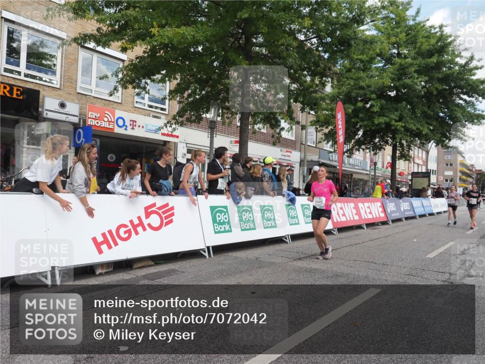 15.09.2024 - PSD Bank Halbmarathon Miley Keyser http://msf.ph/oto/7072042 15.09.2024 12:26:11 Ziel 3086, 3156, 3157, 3226, 3239, 3281, 3342, 3413 meine-sportfotos.de