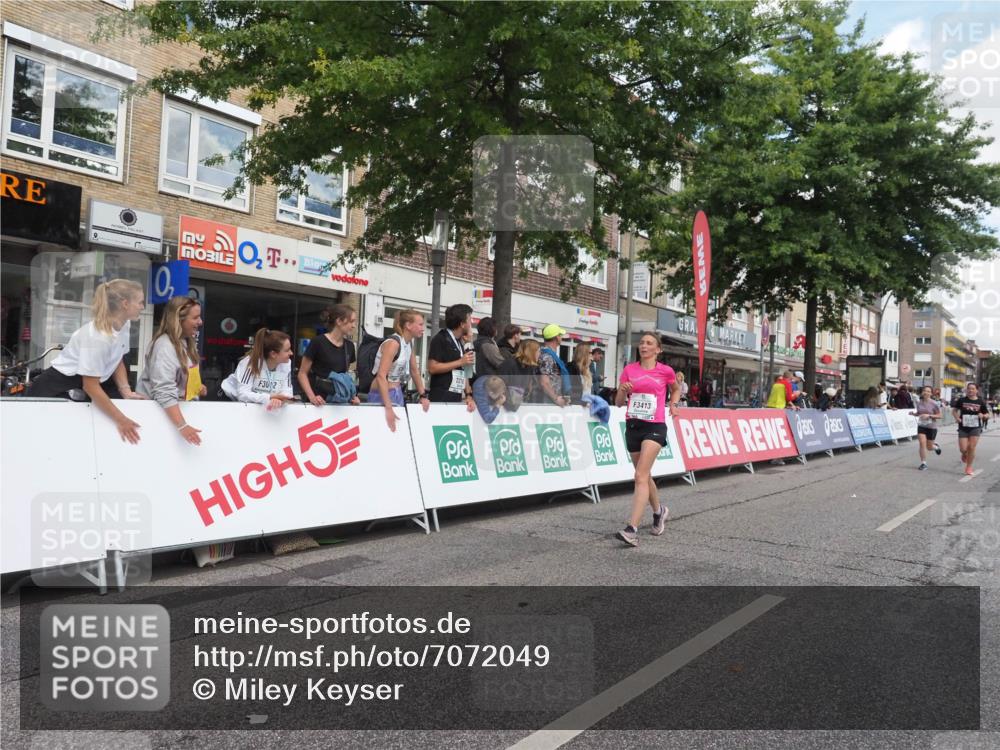 15.09.2024 - PSD Bank Halbmarathon Miley Keyser http://msf.ph/oto/7072049 15.09.2024 12:26:11 Ziel 3086, 3156, 3157, 3226, 3239, 3281, 3342, 3413 meine-sportfotos.de