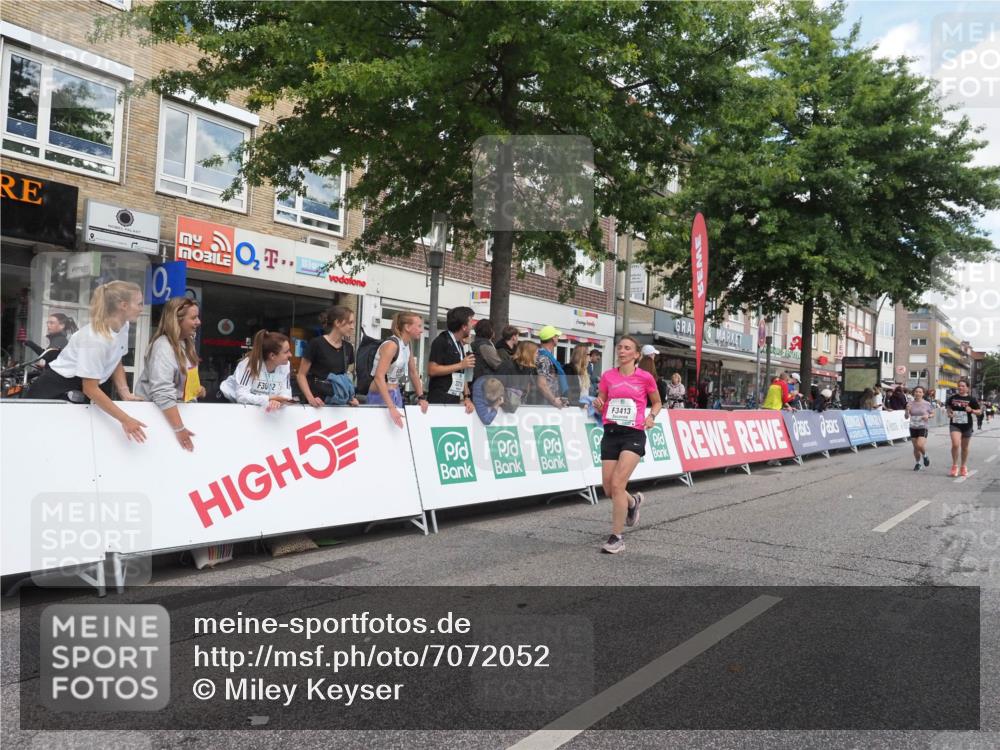 15.09.2024 - PSD Bank Halbmarathon Miley Keyser http://msf.ph/oto/7072052 15.09.2024 12:26:12 Ziel 3086, 3156, 3157, 3226, 3239, 3281, 3342, 3413 meine-sportfotos.de