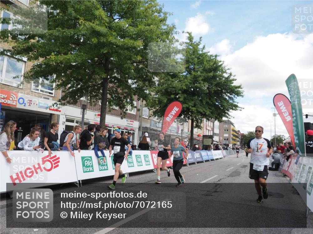 15.09.2024 - PSD Bank Halbmarathon Miley Keyser http://msf.ph/oto/7072165 15.09.2024 12:26:23 Ziel 2183, 2186, 3086, 3156, 3157, 3342, 3413, 3489 meine-sportfotos.de