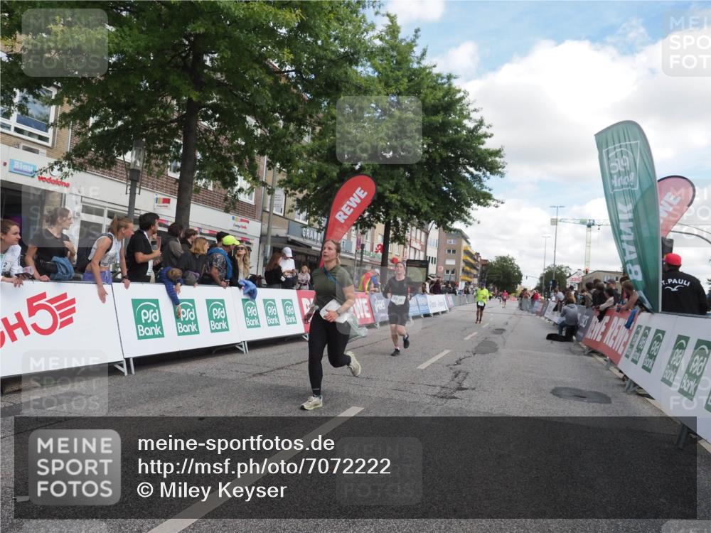 15.09.2024 - PSD Bank Halbmarathon Miley Keyser http://msf.ph/oto/7072222 15.09.2024 12:26:32 Ziel 2183, 2186, 3086, 3237, 3489 meine-sportfotos.de