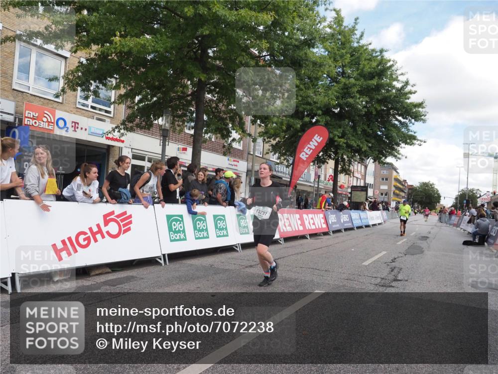 15.09.2024 - PSD Bank Halbmarathon Miley Keyser http://msf.ph/oto/7072238 15.09.2024 12:26:34 Ziel 2183, 2186, 2252, 3237, 3489 meine-sportfotos.de