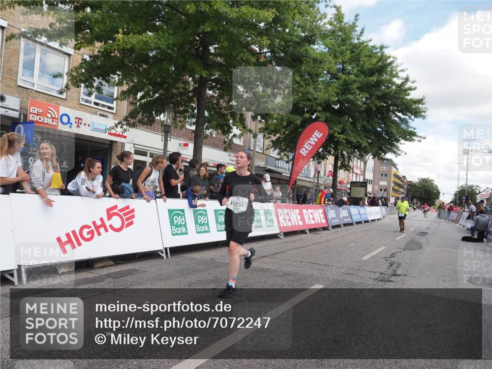 15.09.2024 - PSD Bank Halbmarathon Miley Keyser http://msf.ph/oto/7072247 15.09.2024 12:26:34 Ziel 2183, 2186, 2252, 3237, 3489 meine-sportfotos.de
