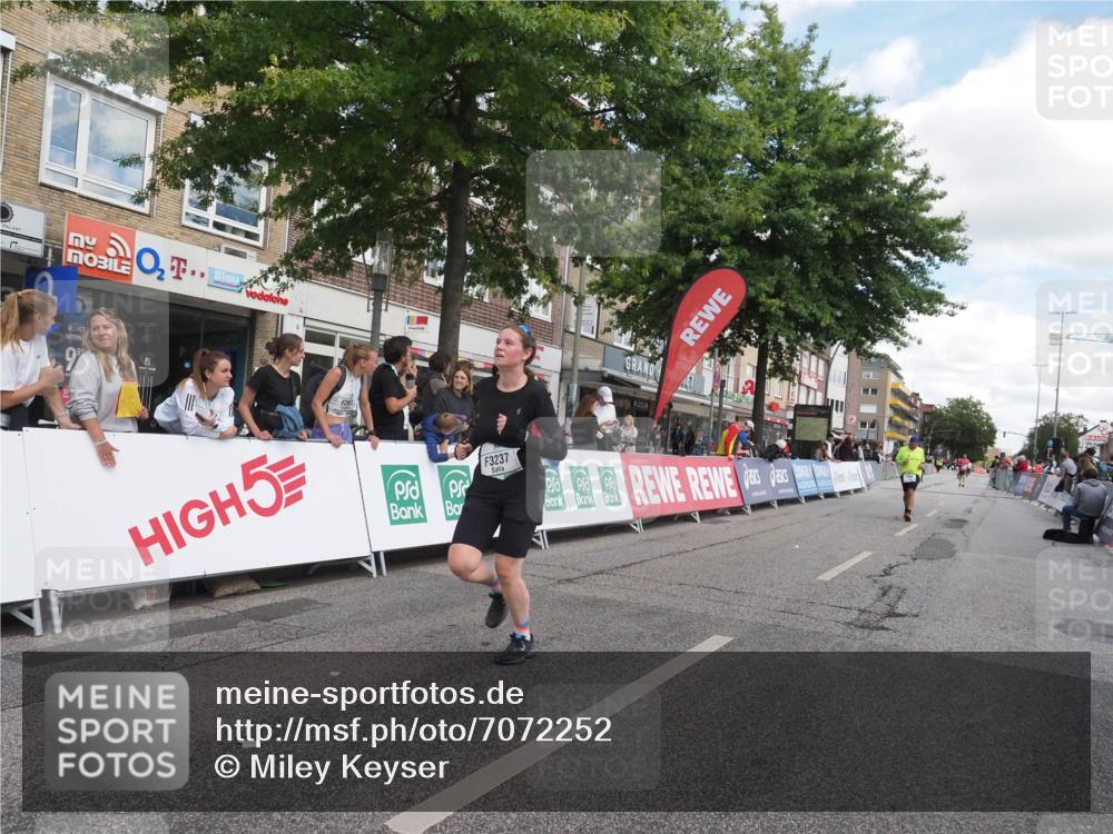 15.09.2024 - PSD Bank Halbmarathon Miley Keyser http://msf.ph/oto/7072252 15.09.2024 12:26:34 Ziel 2183, 2186, 2252, 3237, 3489 meine-sportfotos.de