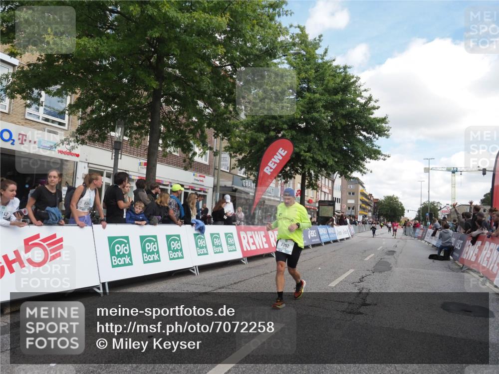 15.09.2024 - PSD Bank Halbmarathon Miley Keyser http://msf.ph/oto/7072258 15.09.2024 12:26:39 Ziel 2009, 2252, 3237, 3374, 3489 meine-sportfotos.de
