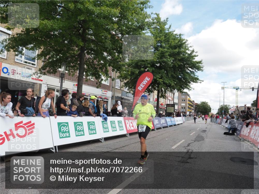 15.09.2024 - PSD Bank Halbmarathon Miley Keyser http://msf.ph/oto/7072266 15.09.2024 12:26:39 Ziel 2009, 2252, 3237, 3374, 3489 meine-sportfotos.de